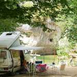 3-emplacement-bord-de-riviere-camping-la-blaquiere-gorges-du-tarn.jpg